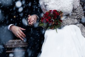 How to add a touch of Christmas to your December wedding