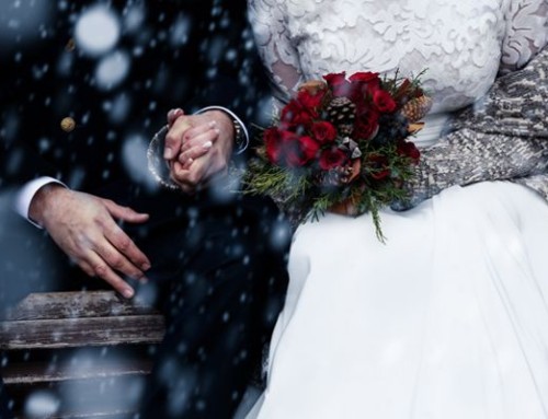How to add a touch of Christmas to your December wedding